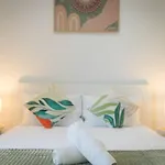 Vivid 2 Bed Apartment In Burwood