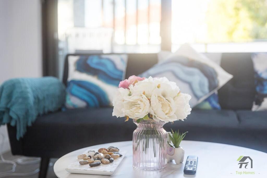 Apartment Vivid 2 Bed In Burwood Sydney