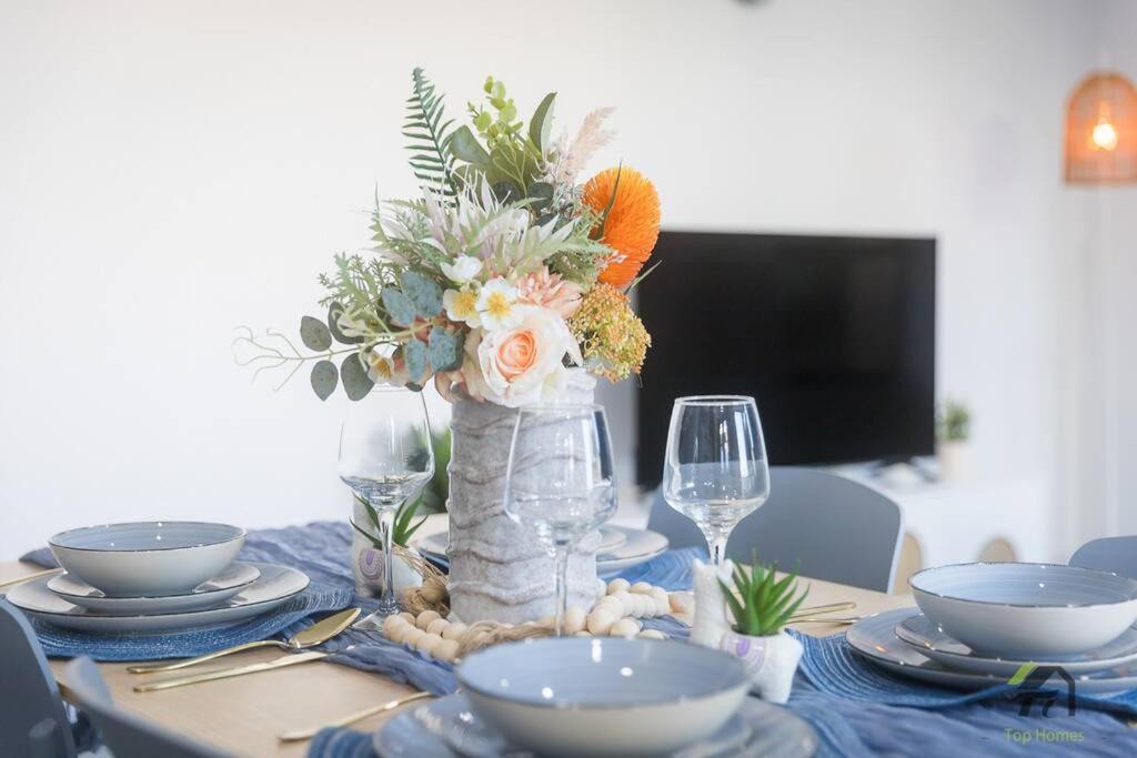 Vivid 2 Bed In Burwood Apartment Sydney