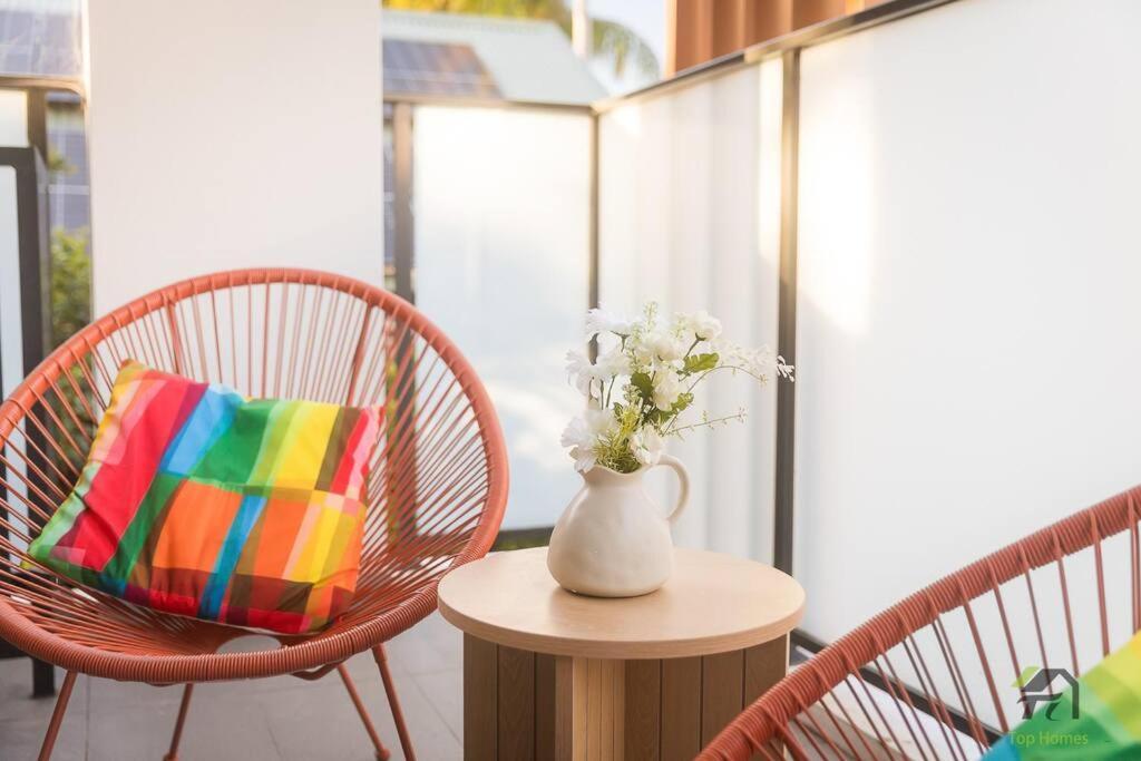 Vivid 2 Bed In Burwood * Sydney