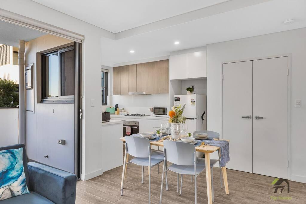 Vivid 2 Bed In Burwood